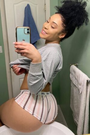 Beurette à Nantes cherche mec cochon pour discuter vulgairement au téléphone sans tabou Samira - rencontre-Beurette-Nantes