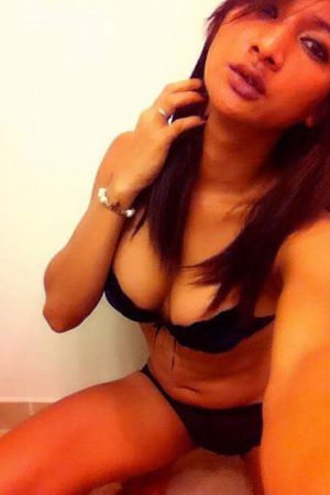 Mon ex m’a laissée en plan, je compte pas finir l’été comme ça Hafida - rencontre-MILF-Toulon