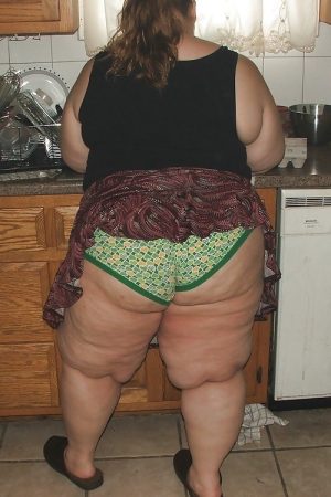 Mon balcon est mon seul endroit où je respire vraiment nue Rahma - rencontre-Naturiste-Grenoble