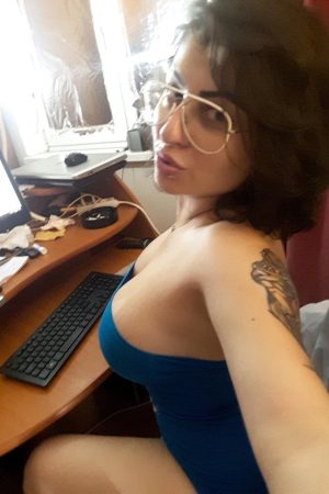 26 ans et un quotidien en short Fadwa - rencontre-Beurette-Cholet