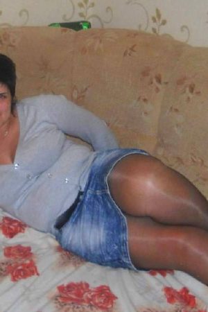 Folle de cette journée pourrie Layla - rencontre-Beurette-Massy