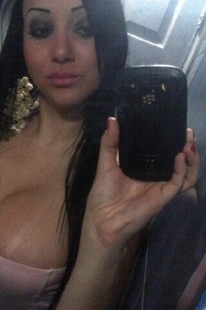 Samira - rencontre-Naturiste-Rezé