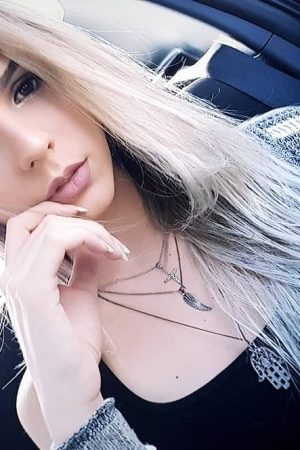 Amoureuse des jeux de société et du vin Nadia - rencontre-Teen-Saint-Étienne